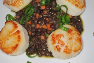 Recipe Photo: Seared Sea Scallops with Curried French Lentils