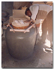 forming the top of the jar