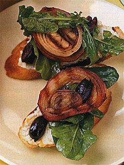 Grilled Bread Topped with Arugula, Goat Cheese, Olives and Onions Recipe Photo: Grilled Bread Topped with Arugula, Goat Cheese, Olives and Onions